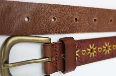 刺繍入りレザーベルト