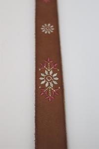 レディース刺繍入りレザーベルト